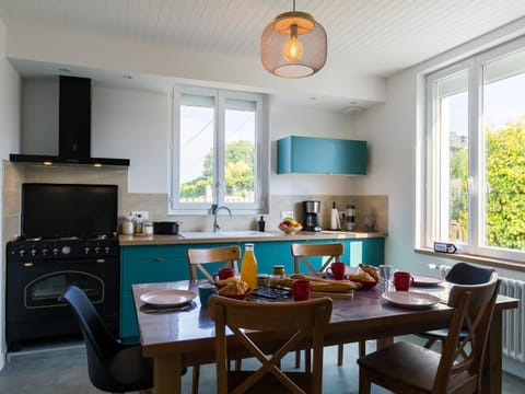 Holiday Home Chez Pascaline by Interhome Maison in Plougasnou