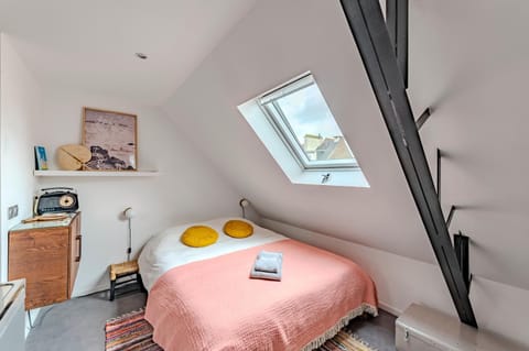 Communal lounge/ TV room, Bed, Living room, Photo of the whole room, Bedroom