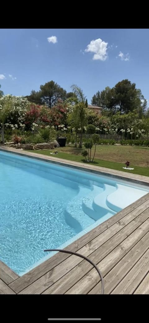 Élégante villa avec piscine Villa in Roquebrune-sur-Argens
