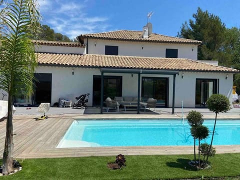 Élégante villa avec piscine Villa in Roquebrune-sur-Argens