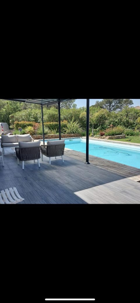 Élégante villa avec piscine Villa in Roquebrune-sur-Argens