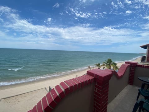 Beachfront, 2 bedroom Condo in San Felipe Copropriété in San Felipe