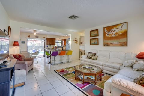 Palm Harbor Rental with Private Pool 3 Mi to Beach! Casa in Palm Harbor