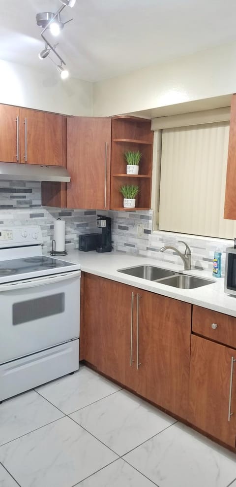 Kitchen or kitchenette, pet friendly, stove