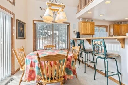 3BDR Mountain Retreat with Stunning Views House in Blue River