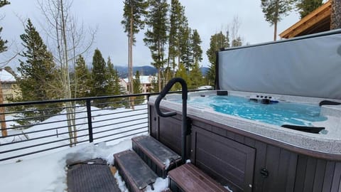 Luxurious 6BD Ski-in Ski-out in Heart of Breck! House in Breckenridge