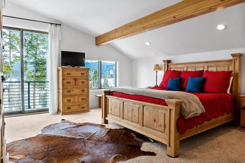 Luxurious 6BD Ski-in Ski-out in Heart of Breck! House in Breckenridge