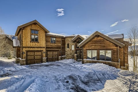 Mountain Oasis Dreams, 7 bedroom home with Hot tub, New listing! home House in Silverthorne