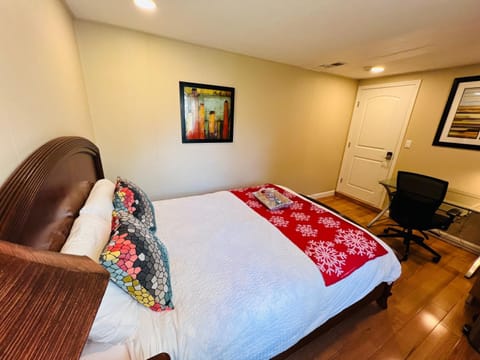 Palo Alto 1 Bedroom Near Stanford University Bed and Breakfast in Menlo Park