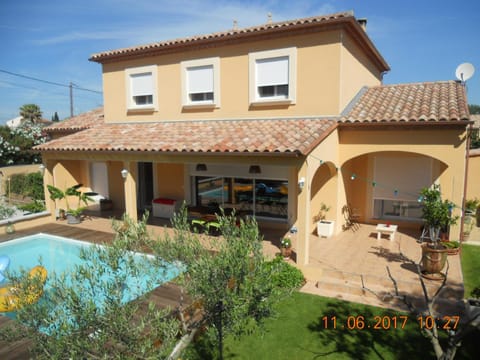 Villa 180m2 avec piscine Moradia in Gignac