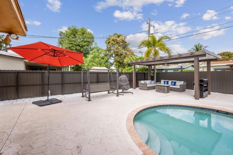 Paradise with private pool Sleeps 10 near the beach Maison in Lauderhill
