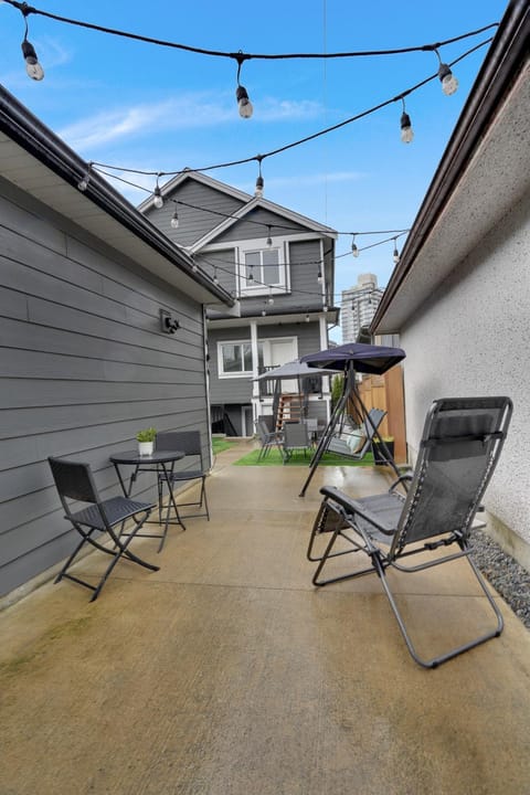 Family-Friendly, 3 Bed House - Private Backyard-Central Location House in Vancouver