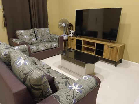 Communal lounge/ TV room, TV and multimedia, Living room, Seating area