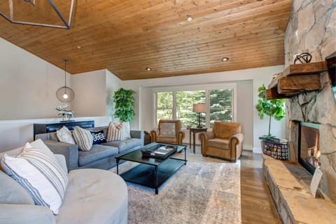 Gorgeous 5BDR Home with Spectacular Views and Hot Tub Haus in Park City