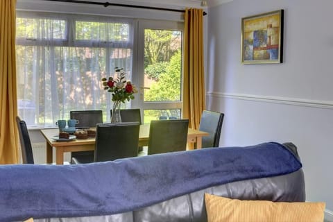 Park View - sleeps 7 great for 5 contractors Maison in Warrington