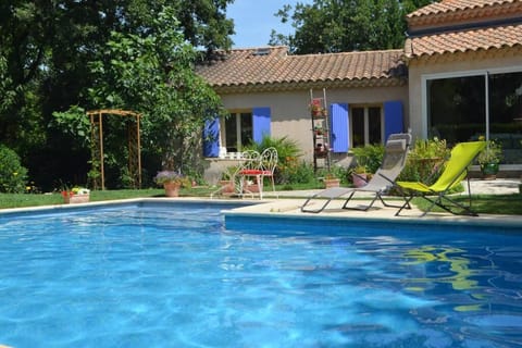 Gîte sous les chênes : pour un séjour ressourçant Maison in Rochefort-du-Gard