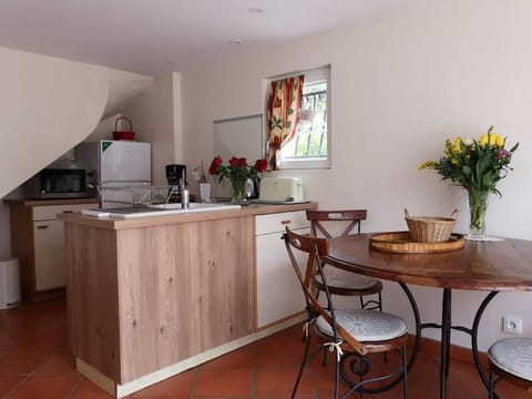 Gîte sous les chênes : pour un séjour ressourçant House in Rochefort-du-Gard