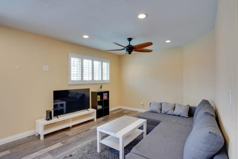 Huntington Beach Vacation Rental with Private Pool! Haus in Huntington Beach