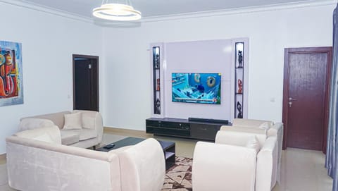 Communal lounge/ TV room, TV and multimedia, Living room, Evening entertainment