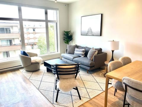 Lovely Brand New Suite Copropriété in Sidney