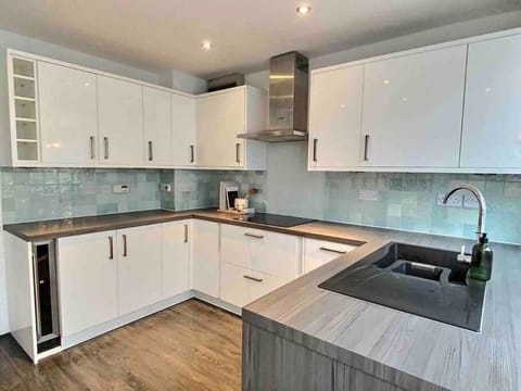 Home in Solihull - Near NEC, BHX & Solihull Town Centre Condo in Shirley