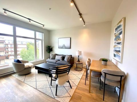 Lovely Brand New Suite Condo in Sidney