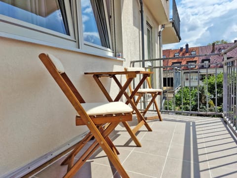 Property building, Day, Balcony/Terrace