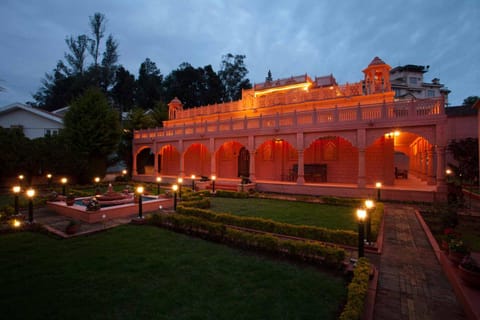 StayVista at Pink Palace with Fireplace Chalet in Ooty