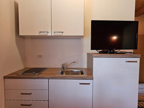 TV and multimedia, Kitchen or kitchenette, stove