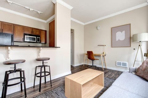 Downtown 1BR w Gym Roof nr Pike St Mkt SEA-202 Condo in Pike Place Market