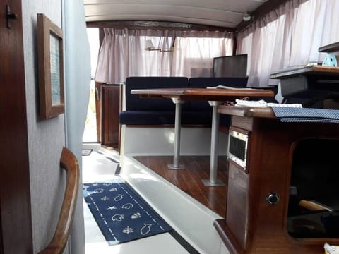 Waterfront 32' Bayliner Yacht Angelegtes Boot in Providence