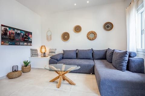 Living room, Decorative detail, Seating area