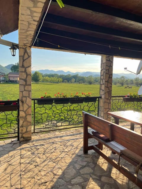 Natural landscape, View (from property/room), Balcony/Terrace, Dining area, Mountain view