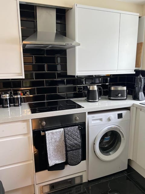 Modern Spacious Gated Two Bedrooms Apartment Apartamento in Grays