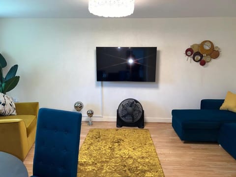 Modern Spacious Gated Two Bedrooms Apartment Wohnung in Grays