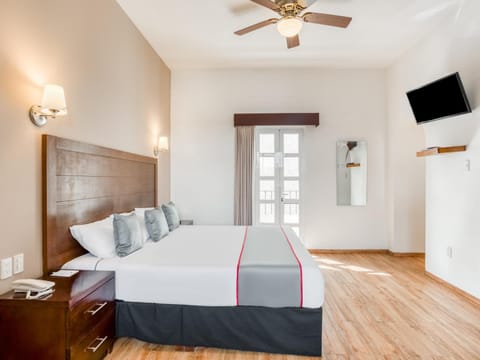 Bed, TV and multimedia, Bedroom, fireplace