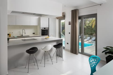 Kitchen or kitchenette, pet friendly, stove