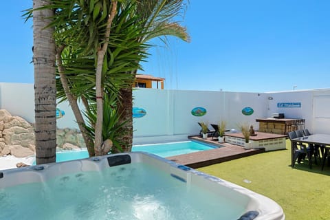 Garden, Hot Tub, Balcony/Terrace, Swimming pool, sunbed