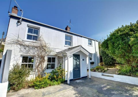 Corner Cottage House in Saint Columb Major