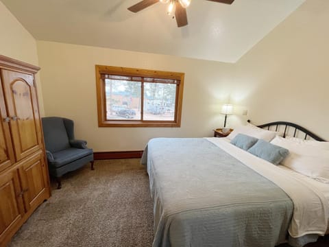 Columbine B Cabin Suite Bed and breakfast in Woodland Park