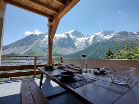 Natural landscape, View (from property/room), Balcony/Terrace, Dining area, Mountain view