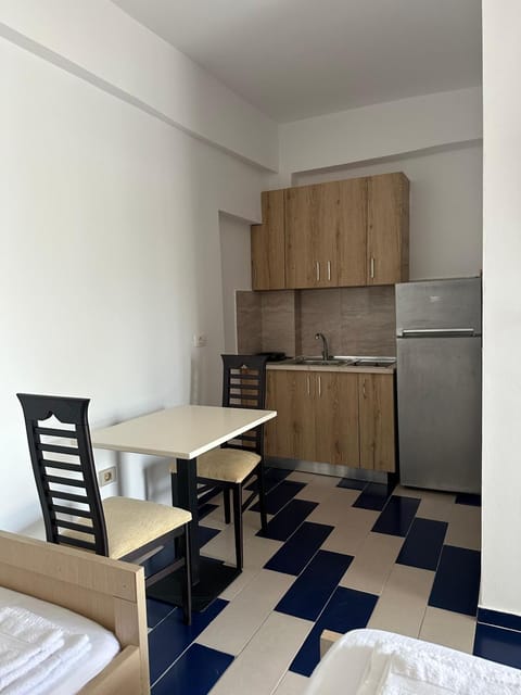 Kitchen or kitchenette, Dining area, Bedroom