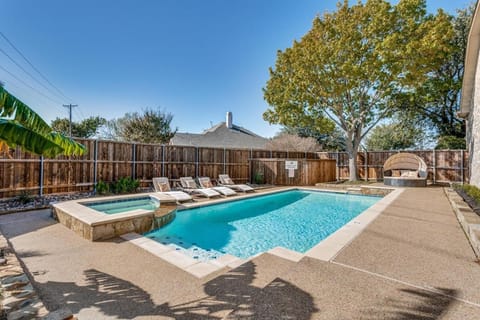 5br Lux! Pool, Games & Theater Chalet in Rowlett