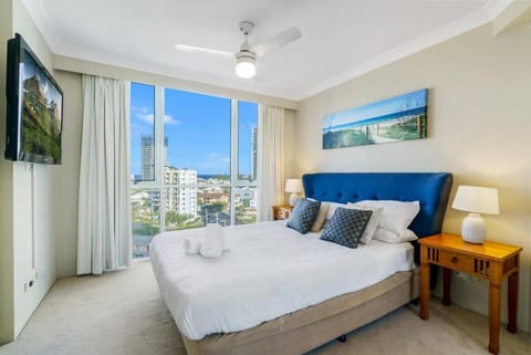 Ocean View 2-Bed with Pools, Spa, Sauna, Gym & BBQ Condo in Mermaid Beach