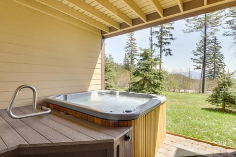 Ski-InandSki-Out Whitefish Duplex with Hot Tub! Casa in Whitefish