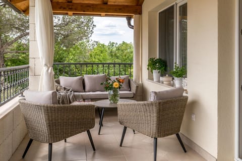 Patio, Balcony/Terrace, Balcony/Terrace, Seating area, Garden view