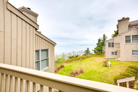 Glen Arbor Vacation Rental with Views of Lake! Apartment in Sleeping Bear Dunes