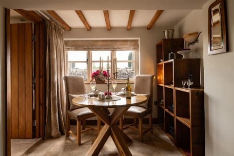 Seating area, Dining area