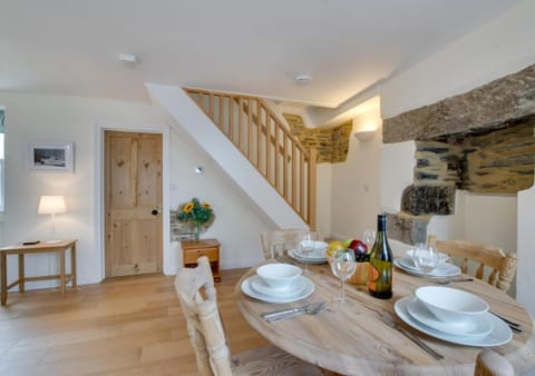 1 Peverell Cottages House in Porthleven