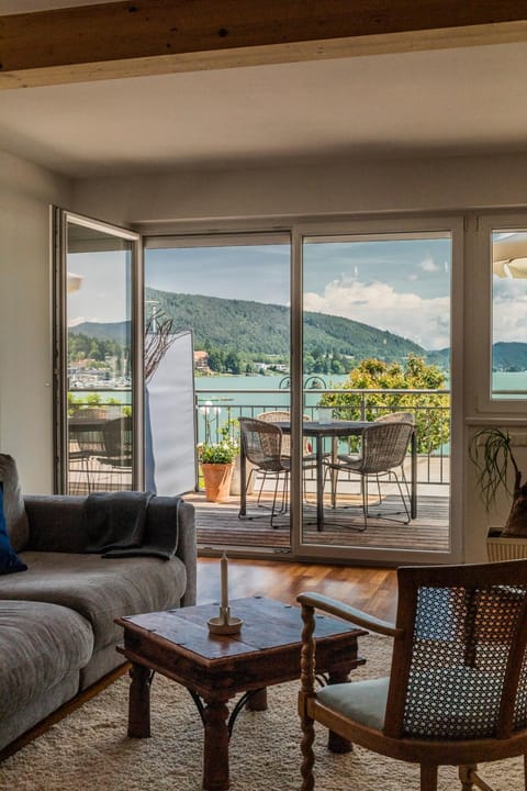 TV and multimedia, Balcony/Terrace, Living room, Seating area, Dining area, Lake view, locker, safe